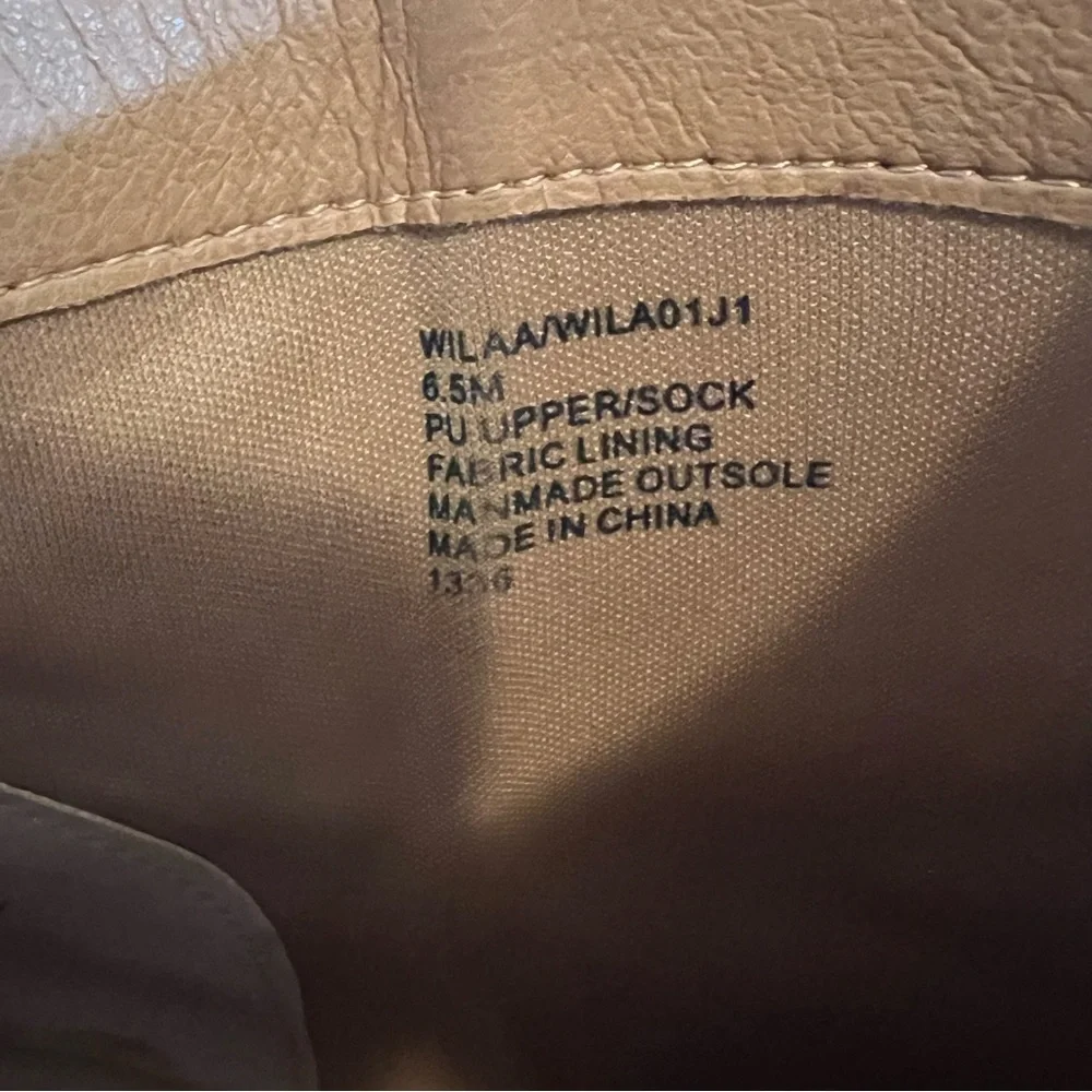 WILA White Block Heeled Ankle Boots Size 6.5 - Picture 2 of 10